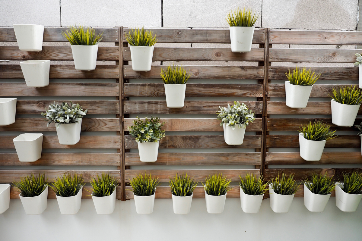 The Best Way To DIY Your Own Wall Hanging Herb Garden HappySprout   Wall Hanging Pallet 